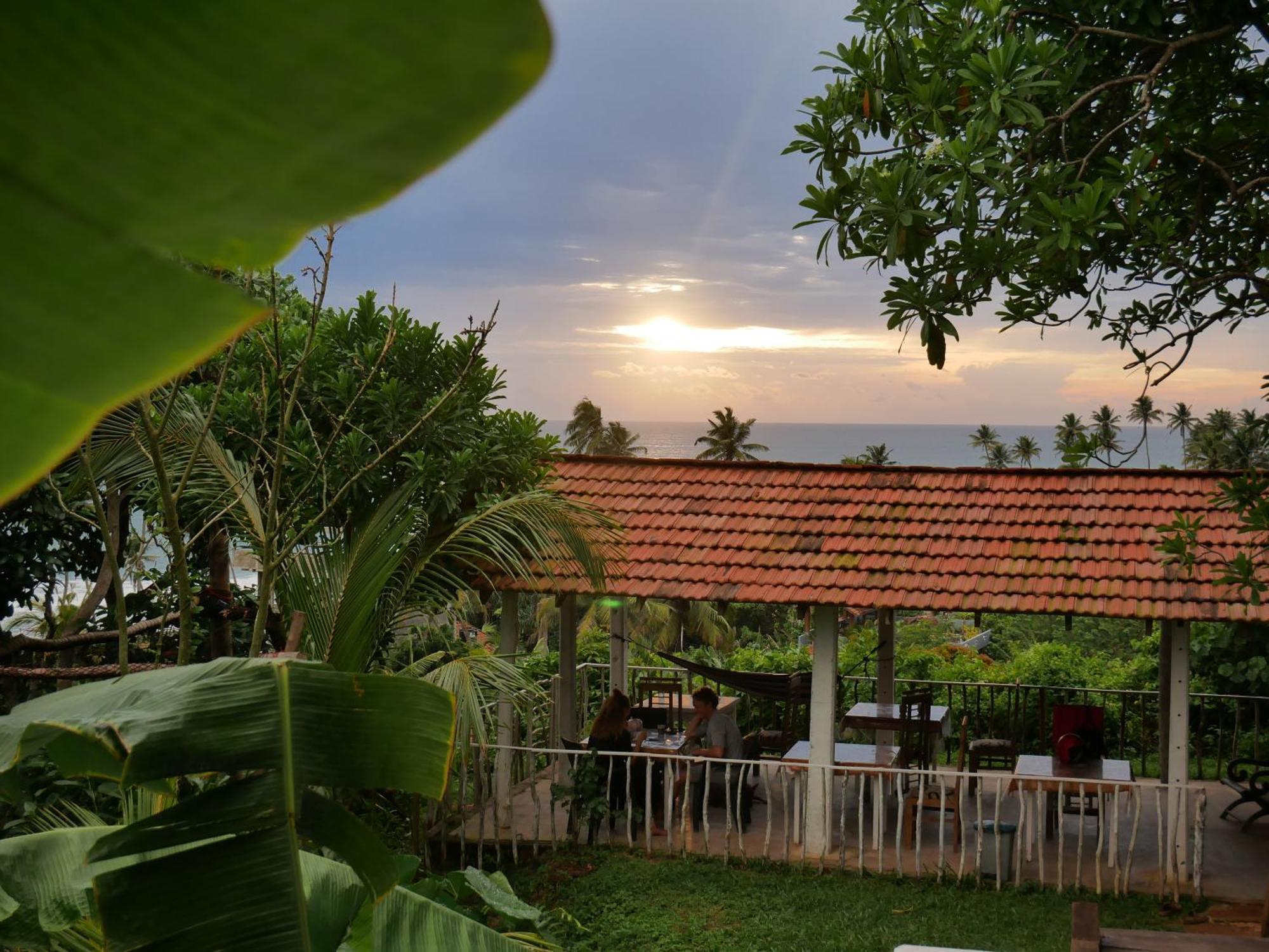 Bed and Breakfast Sky Mountain Cafe With Seaview à Weligama Extérieur photo