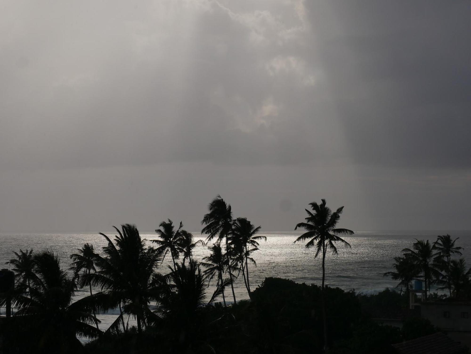 Bed and Breakfast Sky Mountain Cafe With Seaview à Weligama Extérieur photo