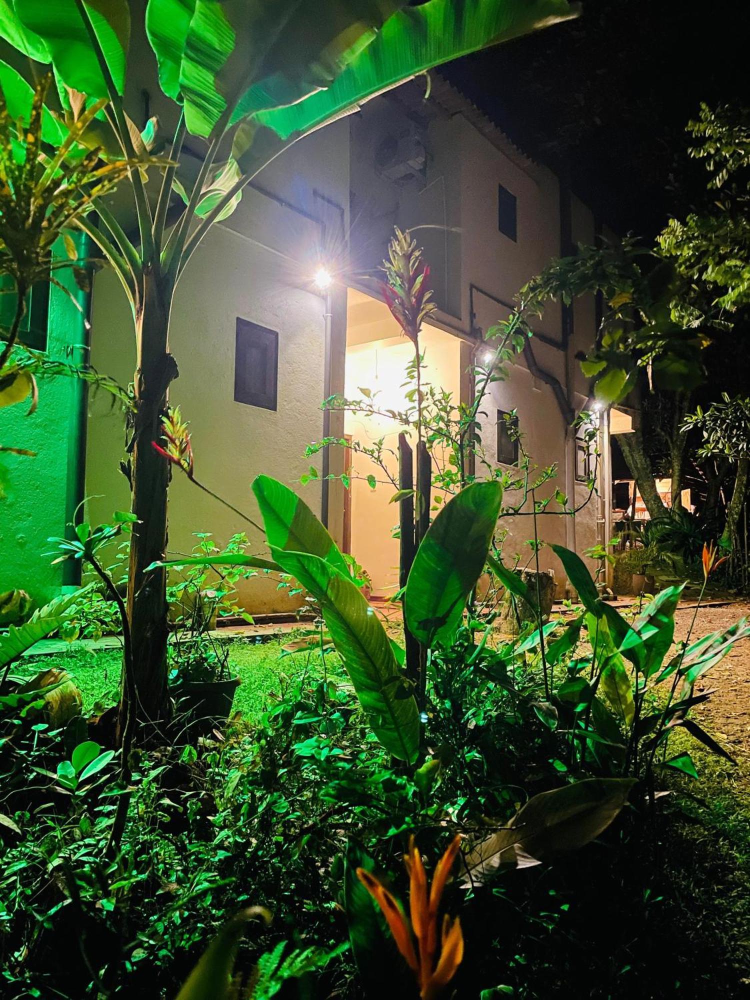 Bed and Breakfast Sky Mountain Cafe With Seaview à Weligama Extérieur photo